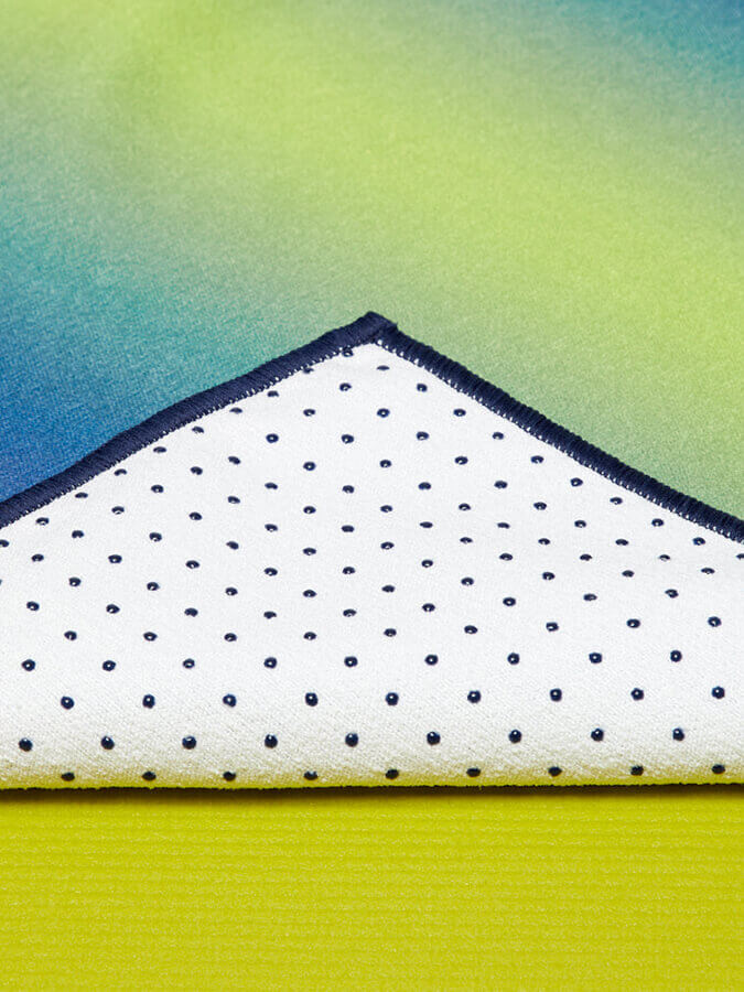 Manduka Yogitoes rSKIDLESS Mat Yoga Towel - Emerald Array