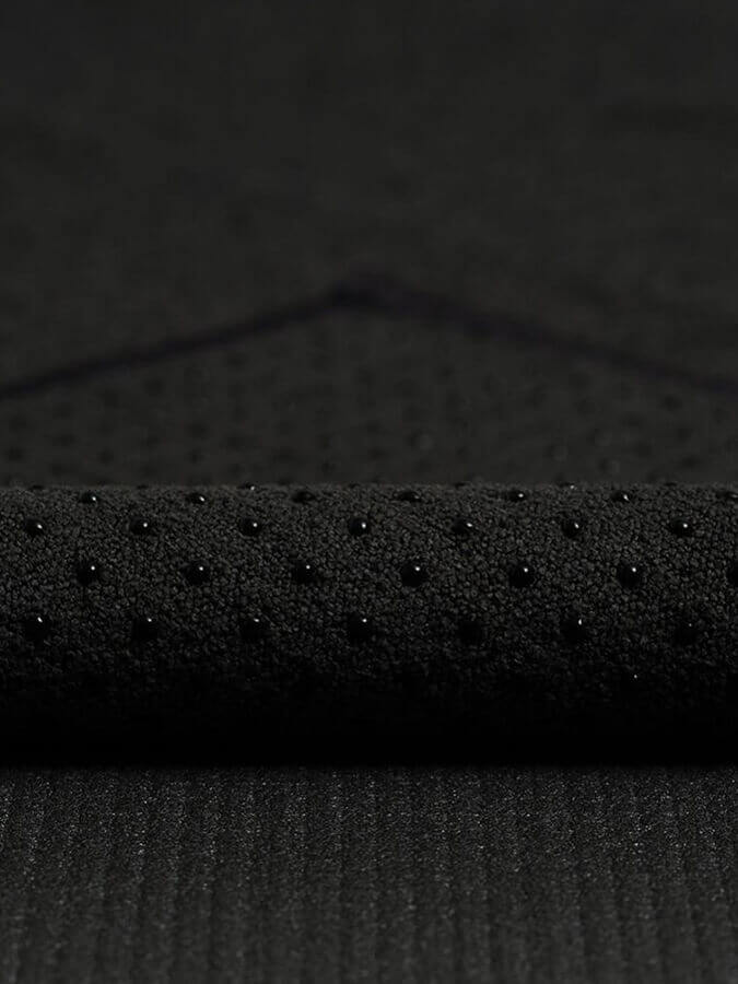 Manduka Yogitoes rSKIDLESS Mat Yoga Towel - Onyx