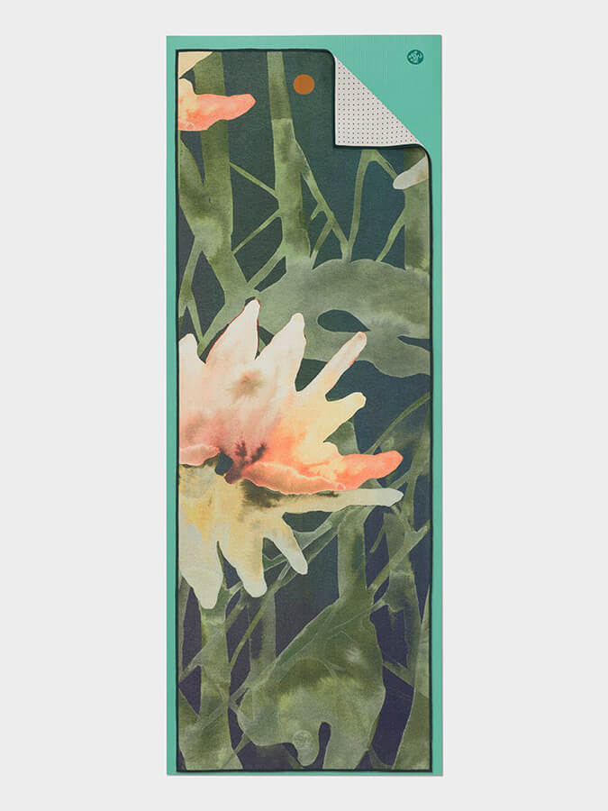 Manduka Yogitoes Mat Size rSKIDLESS Yoga Towels 71'' - Lily Pads