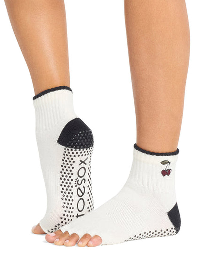 Chaussettes de Yoga Ballerna Toesox | Chaussettes de yoga, Chaussures Chaussettes de Yoga Ballerna Toesox | Chaussettes de yoga, Chaussures